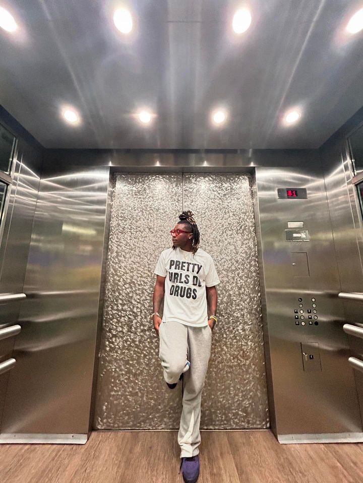 PRETTY GIRLS DO DRUGS    (T-SHIRT) (White) - IHATETHISPARTY