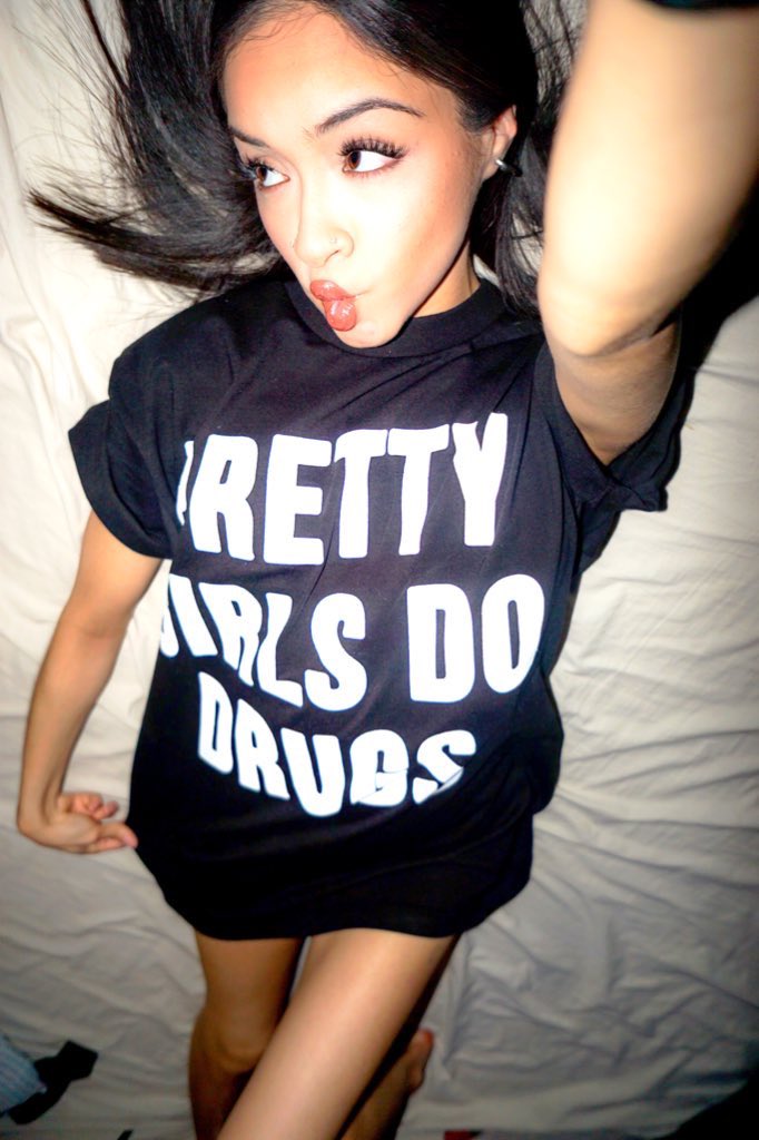 OG ‘PRETTY GIRLS DO DRUGS’ TEE (BLACK)