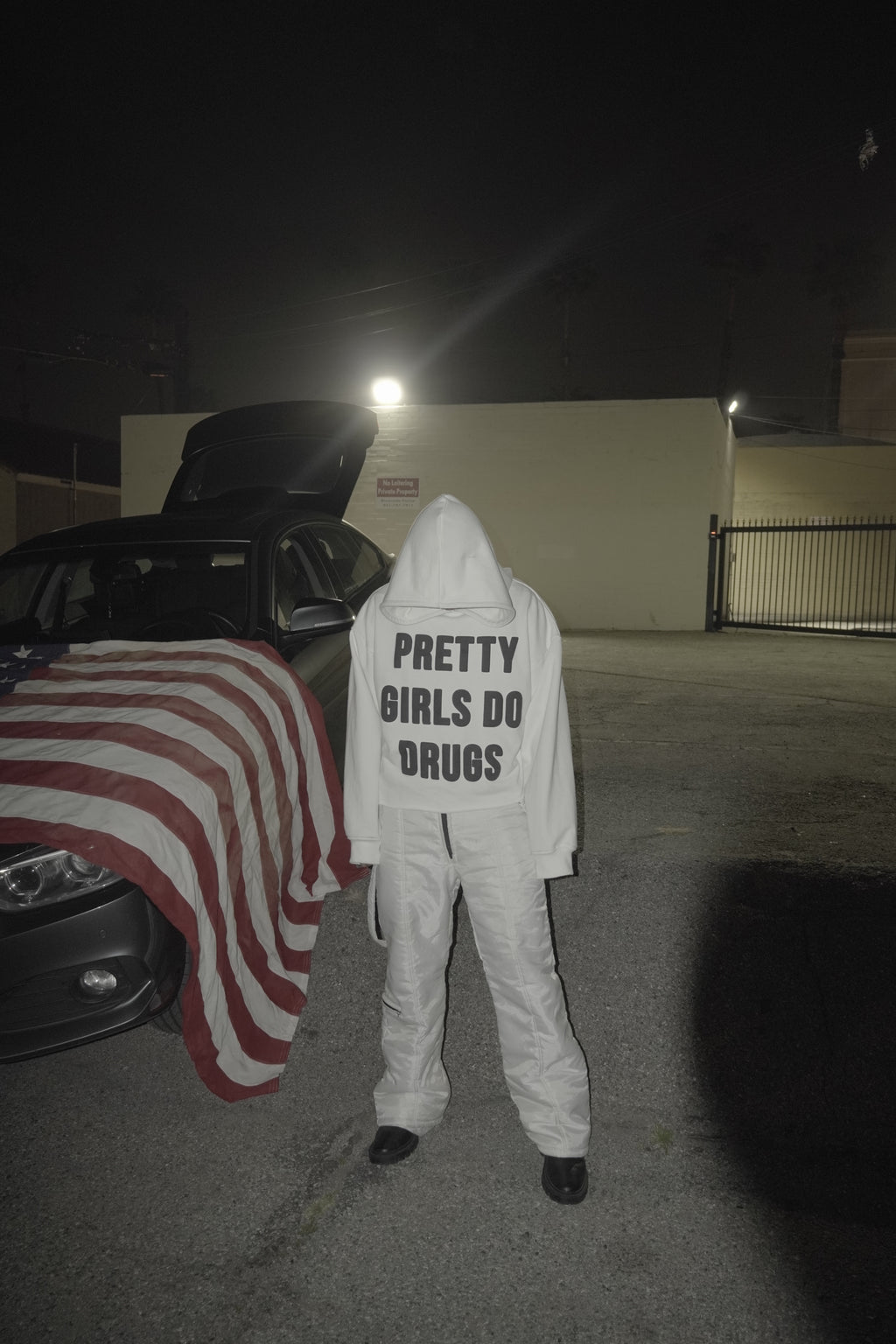 White Pretty Girls Do Drugs Hoodie - IHATETHISPARTY